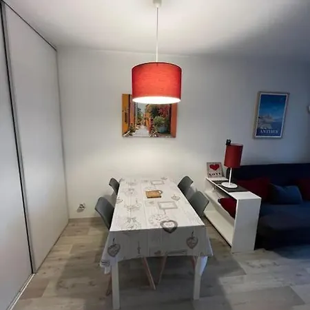 F2 Cozy Vue Mer, Piscine, Parking, A Pied ! * Antibes