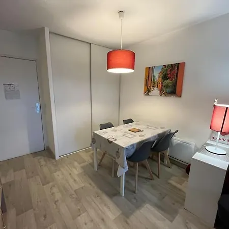 F2 Cozy Vue Mer, Piscine, Parking, à Pied ! * Antibes